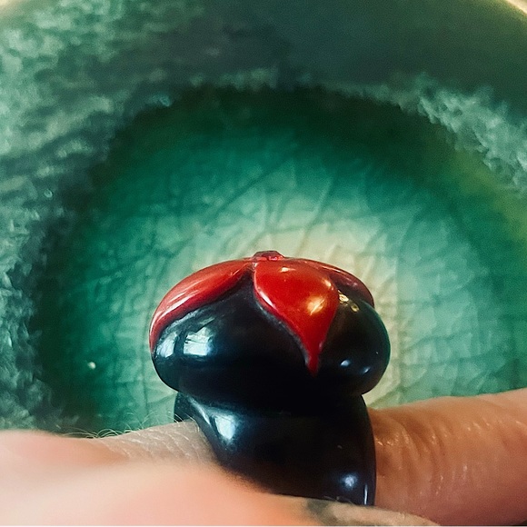 Pretty Lucite Ring-Size 6 - Picture 4 of 4